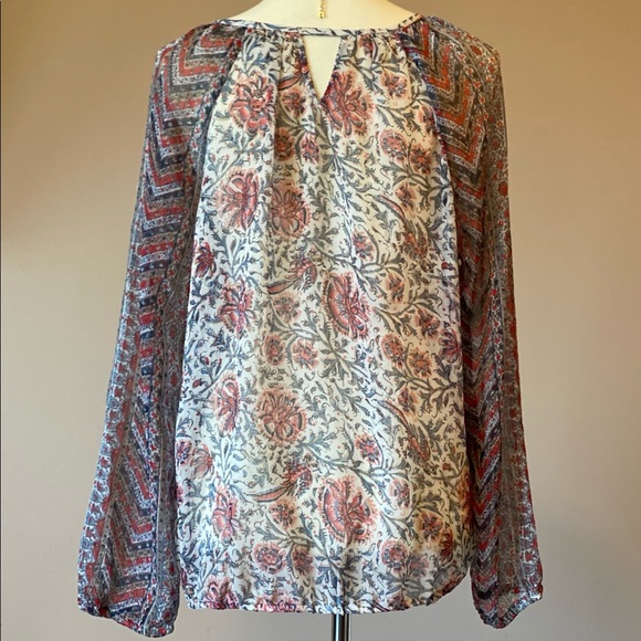 ⭐️HOST PICK⭐️ Lucky Brand Keyhole Print Mix Top - Picture 2 of 6